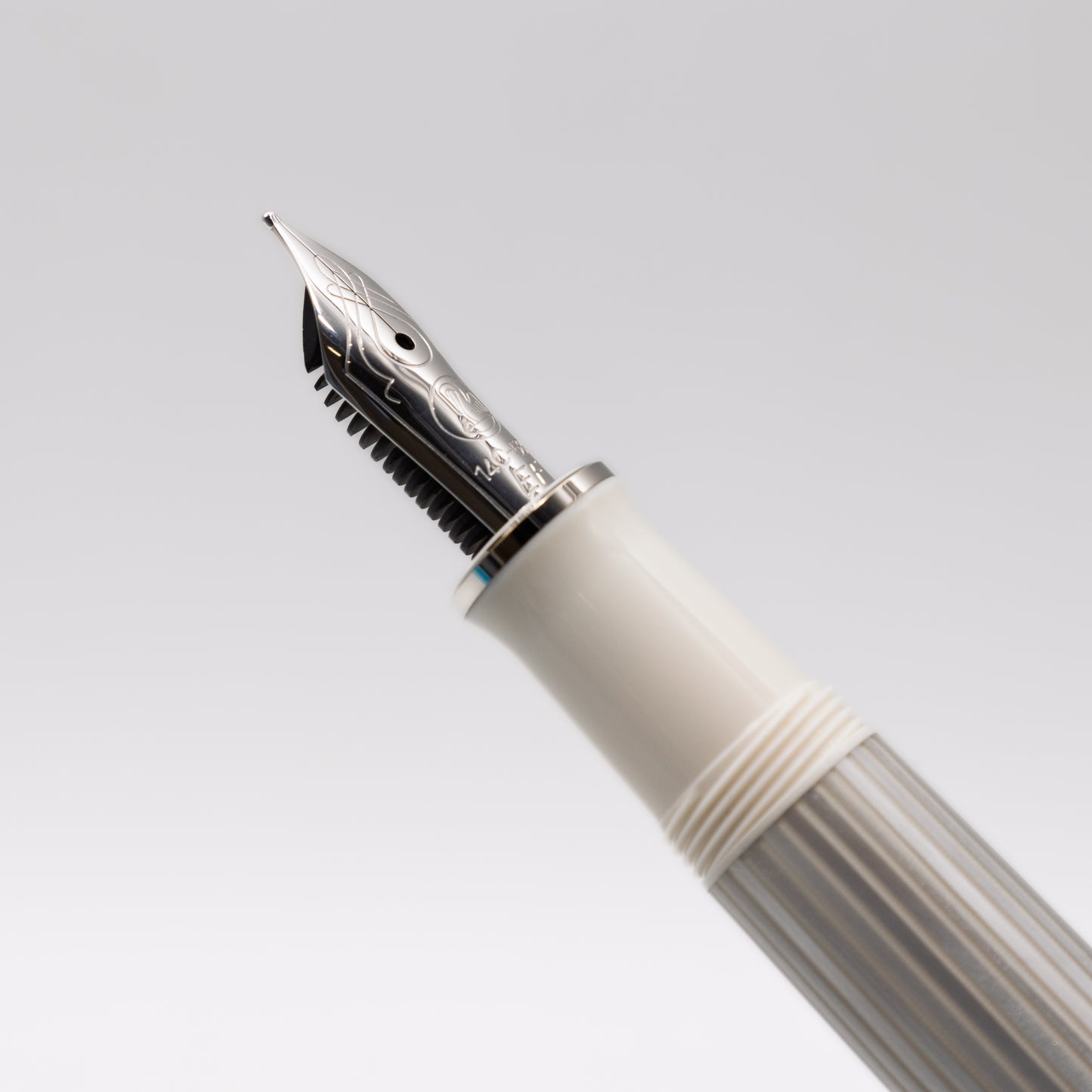 Pelikan M405 シルバーホワイト (EF)